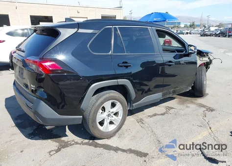 2021 Toyota Rav4 Xle z USA, uszkodzony, nr VIN 2T3P1RFV8MW226260